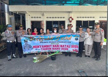Sambut Nataru, Kapolsek Siantar Selatan Berikan Bansos.