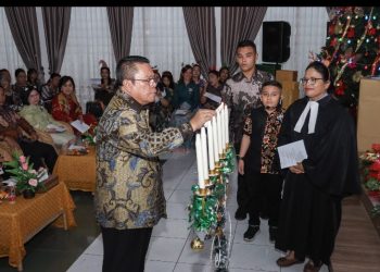 Wali Kota Pematangsiantar Wesly Silalahi, SH, MKn Hadiri Perayaan Natal PKK Kota Pematangsiantar.