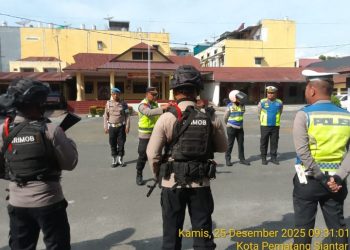 Polres Pematangsiantar Gelar Patroli Skala Besar Cek Ibadah Natal 2025 di Gereja.