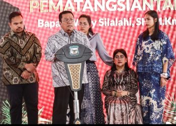 Wali Kota Pematangsiantar Wesly Silalahi, SH, MKn Bersama Keluarga Mengadakan Open House & Ramah Tamah Natal 2025 di Rumah Dinas Walikota.
