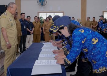 820 PPPK Paruh Waktu di Lingkungan Pemkab Simalungun Formasi Tahun 2025 Menerima SK Pengangkatan.