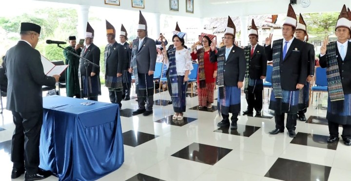 Lantik 14 Pejabat Pimpinan Tinggi Pratama, Bupati Simalungun : Perkuat Pondasi Layanan Publik.