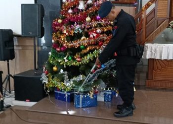 Polres Pematangsiantar Bersama Sat Brimob Sterilisasi Gereja Prioritas Jelang Ibadah Pergantian Tahun.