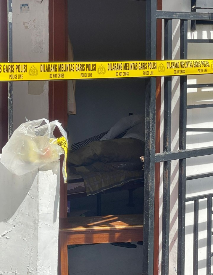Kapolsek Siantar Timur Pimpin Cek TKP Temuan Mayat di Kos kosan Jalan Pane.