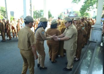 Wali Kota Pematangsiantar Wesly Silalahi, SH, MKn Pimpin Apel Pagi Perdana di Tahun 2026.