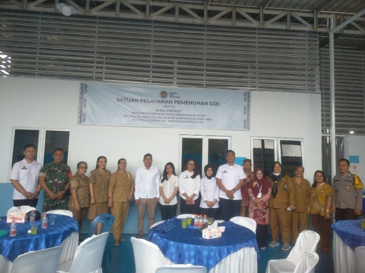 Bhabinkamtibmas Polsek Siantar Martoba Hadiri Launching SPPG & Distribusi MBG di Perumahan Sibatu Batu Indah.