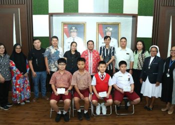 Wali Kota Pematangsiantar Wesly Silalahi, SH, MKn Terima Kehadiran Para Siswa Berprestasi.