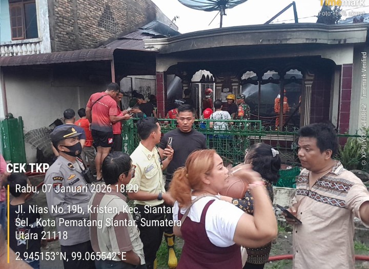 Kebakaran Satu Unit Rumah, Kapolsek Siantar Selatan Cek TKP Jalan Nias.