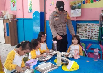 Bhabinkamtibmas Polsek Siantar Timur Monitoring Distribusi MBG.