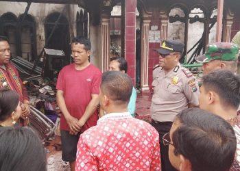 Kapolseķ Siantar Selatan Bersama Walikota Pematangsiantar Kunjungi Warga Korban Kebakaran.