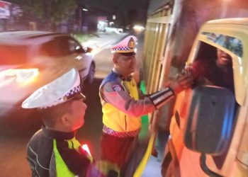 Jelang Pensiun, IPDA Heriono Bagikan Kopi Gratis Ke Pengemudi : "Hadirkan Negara di Tengah Masyarakat".