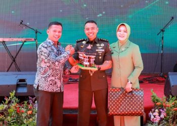 Wali Kota Pematangsiantar Wesly Silalahi, SH, MKn diwakili Sekda Junaedi Antonius Sitanggang, SSTP, MSi, Hadiri Sertijab Komandan Batalyon Infanteri (Danyonif) 122/Tombak Sakti (TS).