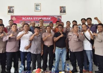 Haru, Kapolsek Tanah Jawa KOMPOL Asmon Bufitra Dilepas Ke Madina, Tiga Personel Naik Pangkat : "Ini Keluarga Saya".