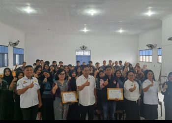 Kasat Narkoba Polres Pematangsiantar Sosialisasikan Bahaya Narkoba di SMK Negeri 1.