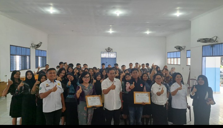 Kasat Narkoba Polres Pematangsiantar Sosialisasikan Bahaya Narkoba di SMK Negeri 1.