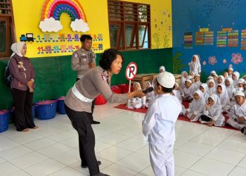 Polisi Sahabat Anak, Sat Lantas Polres Pematangsiantar Sosialisasi Rambu Rambu Lalu Lintas.