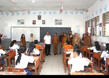 Wali Kota Pematangsiantar Wesly Silalahi, SH, MKn Diwakili Sekda Junaedi Antonius Sitanggang, SSTP, MSi Kunjungi & Tinjau Program Bimbel Tambahan Bagi Siswa - Siswi di SMP Negeri 5 Pematangsiantar.