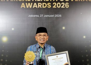 Bupati Simalungun Terima Penghargaan UHC Kategori Madya : Capaian Kepesertaan Tembus 101,67%.
