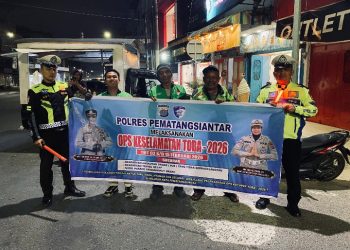 Sat Lantas Polres Pematangsiantar Penling dan Sosialiasi Ops Keselamatan Toba 2026 Malam Hari.