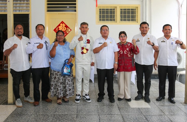 Wali Kota Pematangsiantar Wesly Silalahi, SH, MKn Gelar Ramah Tamah Bersama Riyan Jefri Hamonangan Lumbanbatu, Atlet Bela Diri Asal Kota Pematangsiantar.