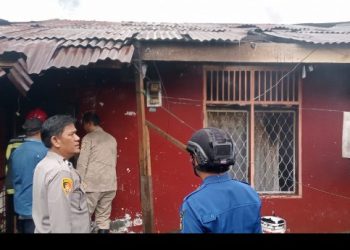 Polsek Siantar Timur Respon Cepat Cek TKP Kebakaran di Gang Tondang.