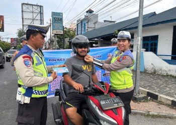 Ops Keselamatan Toba 2026, Sat Lantas Polres Pematangsiantar Bagikan Brosur & Stiker.