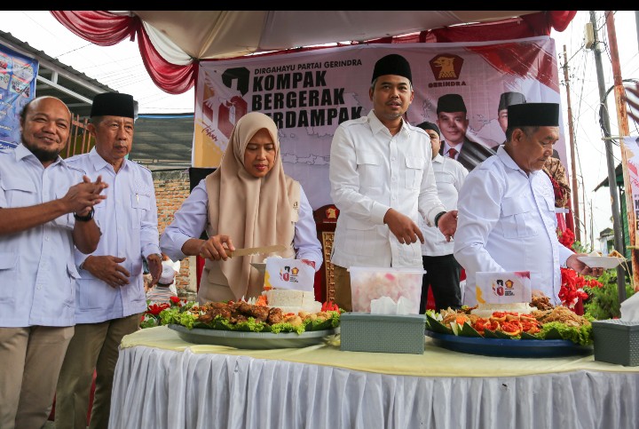Wali Kota Pematangsiantar Wesly Silalahi, SH, MKn Diwakili Wakil Wali Kota Herlina Hadiri Peringatan HUT Ke - 18 Partai Gerindra di Kantor DPC Partai Gerindra Kota Pematangsiantar.