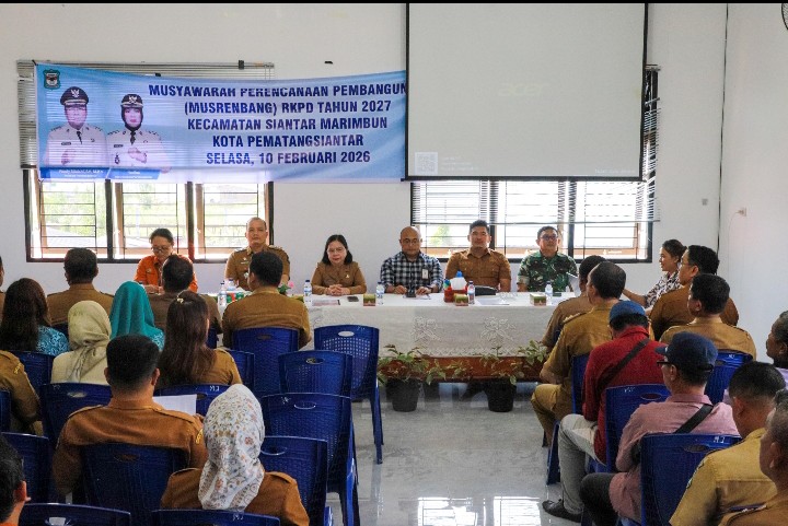 Wali Kota Pematangsiantar Wesly Silalahi, SH, MKn Diwakili Staf Ahli Bidang Pemerintahan Dra Happy Oikumenis Daely, Buka Musrenbang Kecamatan Siantar Marimbun.