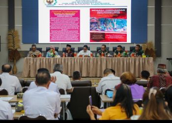 Wali Kota Pematangsiantar Wesly Silalahi, SH, MKn Diwakili Asisten Bidang Perekonomian dan Pembangunan Zainal Siahaan, SE, MM Hadiri Launching & Pendistribusian Buku ‘Sejarah Perjuangan Masyarakat Kota Pematangsiantar Dalam Merebut dan Mempertahankan Kemerdekaan Indonesia 1945’.