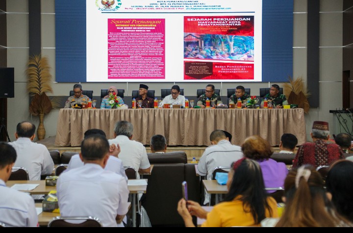 Wali Kota Pematangsiantar Wesly Silalahi, SH, MKn Diwakili Asisten Bidang Perekonomian dan Pembangunan Zainal Siahaan, SE, MM Hadiri Launching & Pendistribusian Buku ‘Sejarah Perjuangan Masyarakat Kota Pematangsiantar Dalam Merebut dan Mempertahankan Kemerdekaan Indonesia 1945’.
