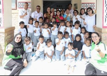 Ketua TP PKK Kota Pematangsiantar Ny Liswati Wesly Silalahi Kembali Kunjungi Pendidikan Anak Usia Dini-Sanggar Anak Balita (PAUD SAB) di sejumlah kelurahan.