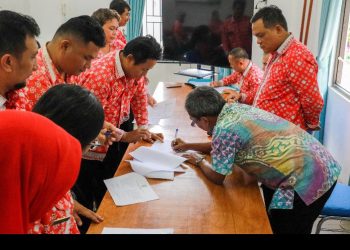 ASN Dinas Kominfo Kota Pematangsiantar Dipimpin Kepala Dinas Johannes Sihombing, SSTP, MSi Menandatangani Perjanjian Kinerja Sebagai Bentuk Komitmen Dalam Meningkatkan Kinerja OPD.