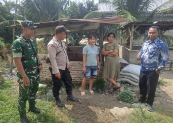 Bhabinkamtibmas Polsek Bosar Maligas Sambangi Peternak Babi, Ajak Jaga Kebersihan Demi Kenyamanan Bersama.