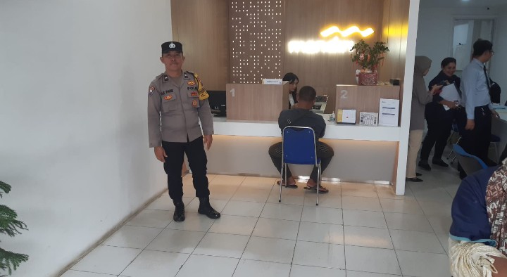 Bhabinkamtibmas Polsek Siantar Utara Sambang Kamtibmas di Bank Mandiri Jalan SM. Raja.
