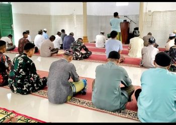 Bersama Warga, Anggota Satgas TMMD Ke 127 Kodim 0207/Simalungun, Laksanakan Sholat Jum'at Bersama.