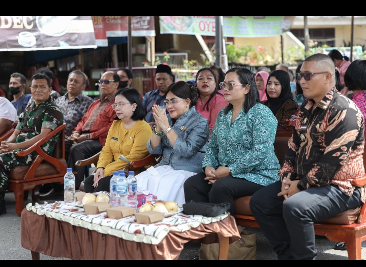 Ketua TP PKK Kota Pematangsiantar Ny Liswati Wesly Silalahi, SH, MKn Hadiri Syukuran Tahun Baru 2026 & Doa Bersama di Kelurahan Parhorasan Nauli Kecamatan Siantar Marihat.