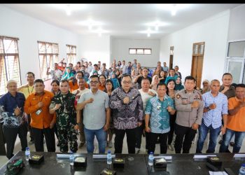 Wali Kota Pematangsiantar Wesly Silalahi, SH, MKn diwakili Asisten Administrasi Umum Dedy Tunasto Setiawan, SH, MH Buka Musrenbang Kecamatan Siantar Barat.
