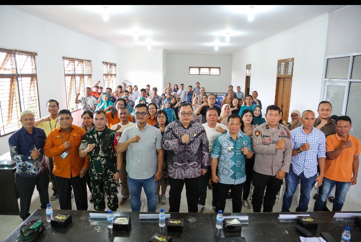 Wali Kota Pematangsiantar Wesly Silalahi, SH, MKn diwakili Asisten Administrasi Umum Dedy Tunasto Setiawan, SH, MH Buka Musrenbang Kecamatan Siantar Barat.
