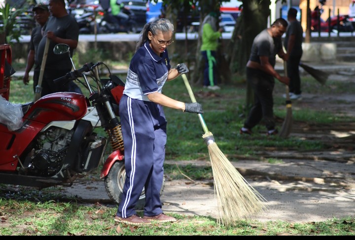 Jadikan Lingkungan Bersih & Sehat Kapolres Pematangsiantar Pimpin Kebersihan Bersama.