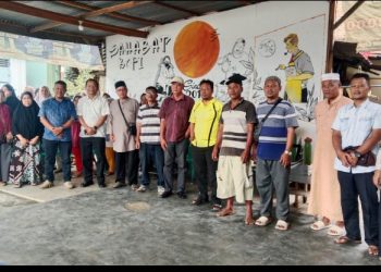 Wakil Ketua DPRD Kota Pematangsiantar Ir. Daud Simanjuntak, MM Foto Bersama Dengan Warga Seika Kelurahan Baru.