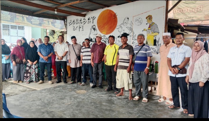 Wakil Ketua DPRD Kota Pematangsiantar Ir. Daud Simanjuntak, MM Foto Bersama Dengan Warga Seika Kelurahan Baru.