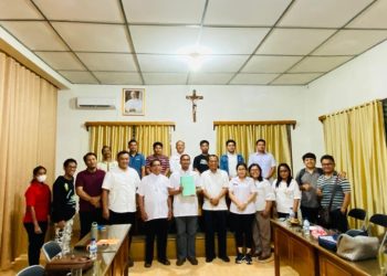 Wakil Ketua DPRD Pematangsiantar Ir. Daud Simanjuntak, MM Foto Bersama Dengan Panitia, Para Pastor Seusai Selesai nya Kegiatan Pembubaran Panitia Natal Umat Katolik Se - Kota Pematangsiantar Tahun 2025.