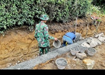 Satgas TMMD Ke - 127 Kodim 0207/Simalungun & Warga Bahapal Kebut Pengerjaan Drainase.