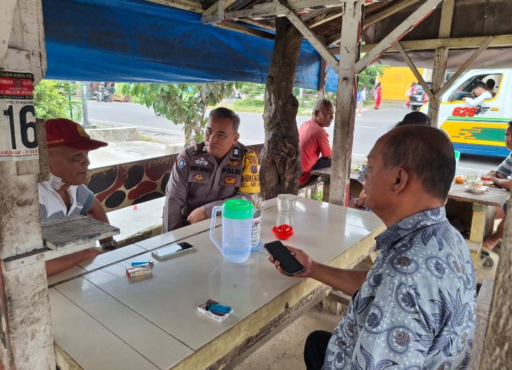 Bhabinkamtibmas Polsek Siantar Selatan Sambang Kamtibmas Kepada Warga.