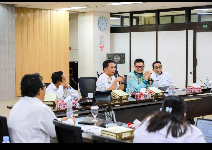 Wali Kota Pematangsiantar Wesly Silalahi, SH, MKn Diwakili Sekda Junaedi Antonius Sitanggang, SSTP, MSi Bersama Kepala Perwakilan Bank Indonesia (KPw BI) Pematangsiantar Ahmadi Rahman & Tim Pengendalian Inflasi Daerah (TPID) Kota Pematangsiantar Gelar Focus Group Discussion (FGD) Tracking Inflasi Menjelang Hari Besar Keagamaan Nasional (HBKN) Hari Raya IdulFitri 1447 H. FGD.