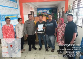 Bhabinkamtibmas Polsek Siantar Marihat Selesaikan Masalah Warga Jalan Sentul Dengan Mediasi.