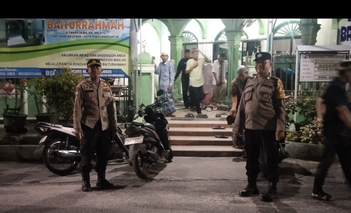 Pastikan Sholat Teraweh di Masjid Aman,Polsek Siantar Utara Laksanakan Patroli diWilkumnya.