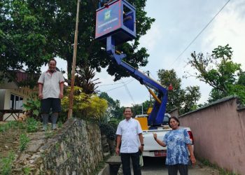 Wakil Ketua DPRD Pematangsiantar Langsung Memantau Kelapangan Pemasangan Lampu Yang SudahLlama Tidak Hidup.