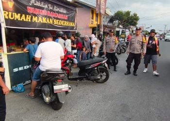 Berikan Kenyamanan, Polsek Siantar Marihat Patroli Lokasi Penjualan Takjil.