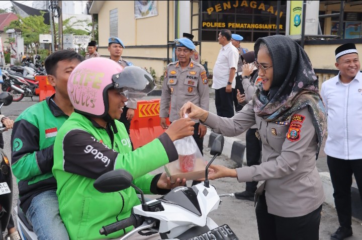 Bulan Penuh Berkah, Kapolres Pematangsiantar Berbagi.
